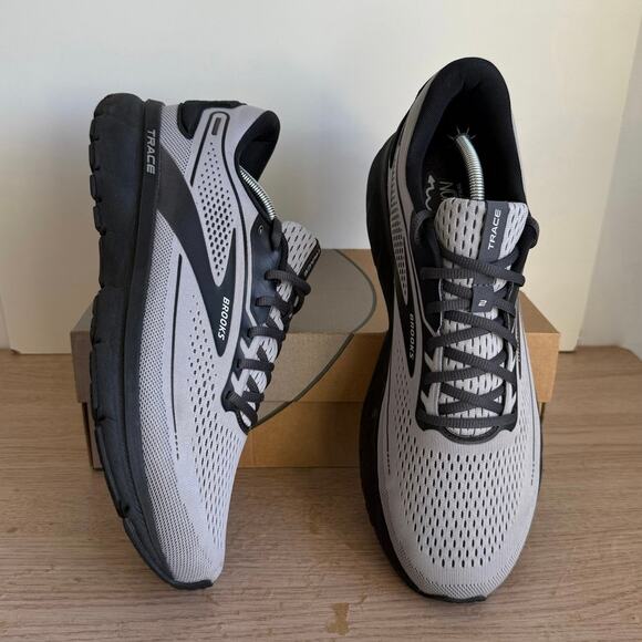 Athletic_Shoes